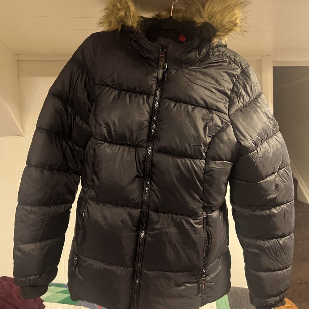Woman’s (M) Xeroxposur winter coat
